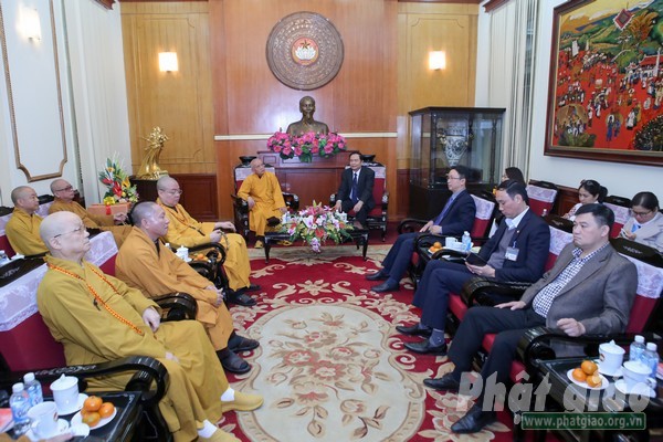 Chủ tịch Ủy ban Trung ương Mặt trận Tổ quốc Việt Nam tiếp đoàn đại biểu Giáo hội Phật giáo Việt Nam - ảnh 1