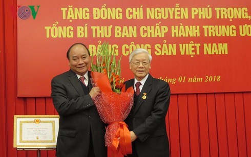 Tổng Bí thư Nguyễn Phú Trọng nhận Huy hiệu 50 năm tuổi Đảng - ảnh 3