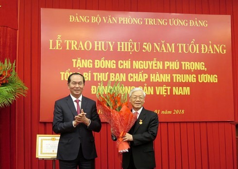 Tổng Bí thư Nguyễn Phú Trọng nhận Huy hiệu 50 năm tuổi Đảng - ảnh 2