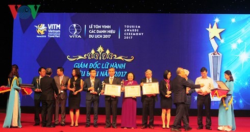 Lễ tôn vinh các danh hiệu du lịch Việt Nam 2017 - ảnh 1