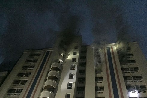Cháy chung cư ở Bangkok, 3 người chết, nhiều người Việt bị thương - ảnh 1