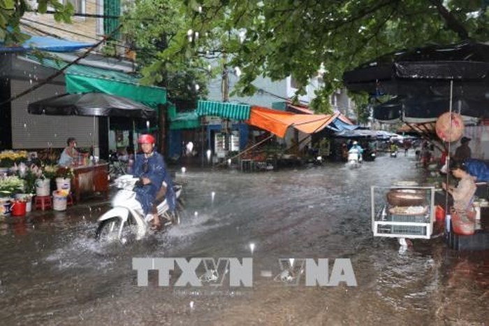 Các địa phương khẩn trương khắc phục thiệt hại do ảnh hưởng của bão Sơn Tinh - ảnh 1