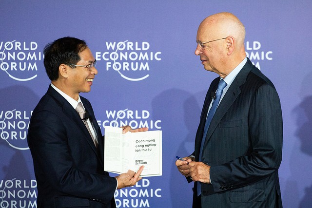 WEF ASEAN 2018: Ra mắt cuốn sách “Cách mạng công nghiệp lần thứ tư” phiên bản tiếng Việt - ảnh 1