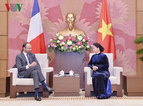  Chủ tịch Quốc hội Nguyễn Thị Kim Ngân hội kiến Thủ tướng Cộng hòa Pháp - ảnh 1