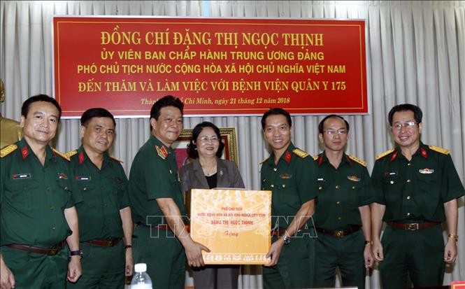 Phó Chủ tịch nước Đặng Thị Ngọc Thịnh thăm và làm việc tại Bệnh viện Quân y 175- Bộ Quốc phòng  - ảnh 1