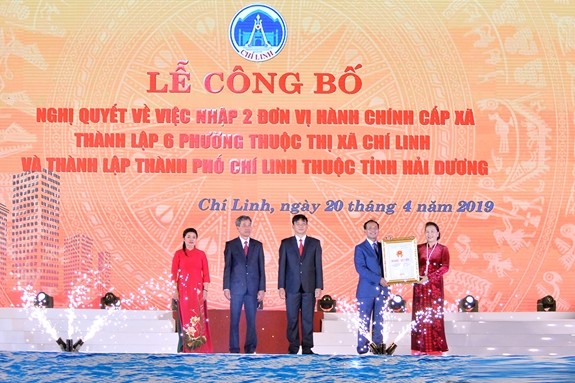 Chủ tịch Quốc hội dự lễ công bố Nghị quyết thành lập thành phố Chí Linh, tỉnh Hải Dương - ảnh 1