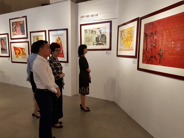 Khai mạc Trưng bày chân dung Hồ Chí Minh - Góc nhìn từ tranh cổ động - ảnh 3