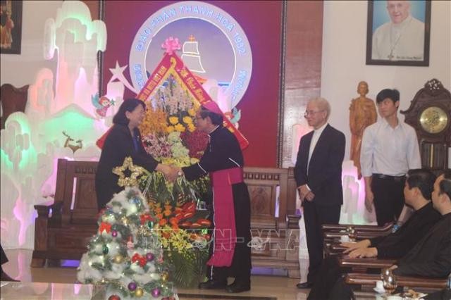 Giáng sinh 2019: Phó Chủ tịch nước Đặng Thị Ngọc Thịnh thăm, chúc mừng các chức sắc, giáo dân tại Thanh Hóa - ảnh 1