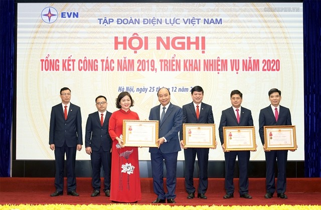 Thủ tướng Nguyễn Xuân Phúc dự hội nghị tổng kết EVN - ảnh 1