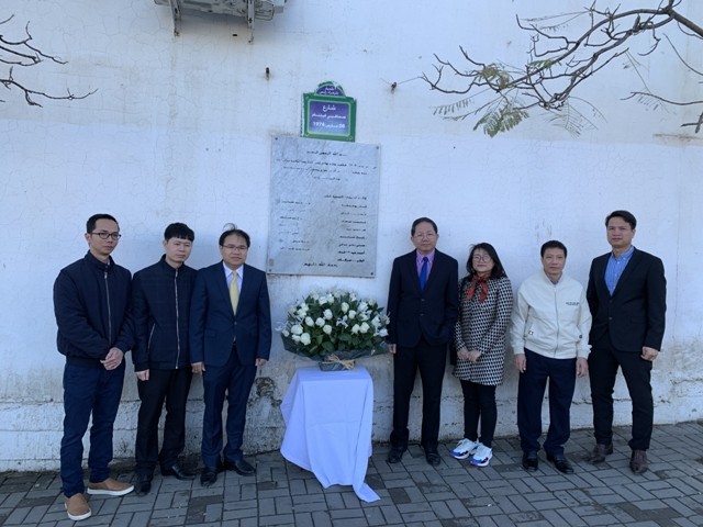 Đại sứ quán Việt Nam tại An-giê-ri tưởng niệm các nhà báo An-giê-ri hy sinh tại Việt Nam năm 1974 - ảnh 1