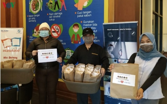 Bánh mì Việt dành tặng các bác sĩ chống Covid-19 tại Indonesia - ảnh 1