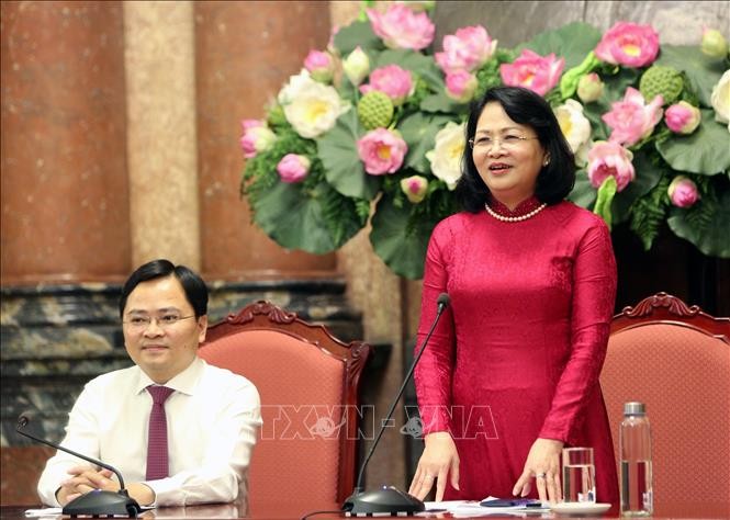 Phó Chủ tịch nước Đặng Thị Ngọc Thịnh gặp mặt gia đình trẻ tiêu biểu 2020 - ảnh 1