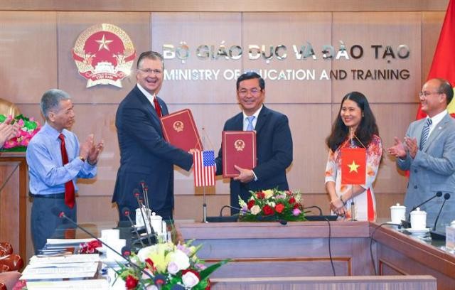 Việt Nam và Hoa Kỳ ký Hiệp định thực thi về giảng dạy tiếng Anh của Chương trình Hòa Bình - ảnh 1