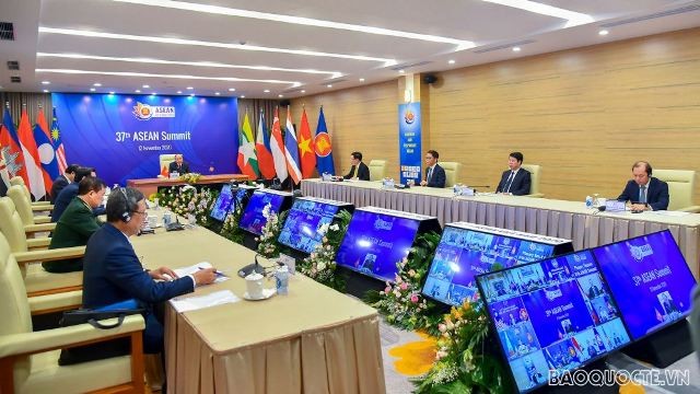 Phiên họp toàn thể Hội nghị cấp cao ASEAN lần thứ 37: cam kết mạnh mẽ trong việc xây dựng thành công Cộng đồng ASEAN - ảnh 2