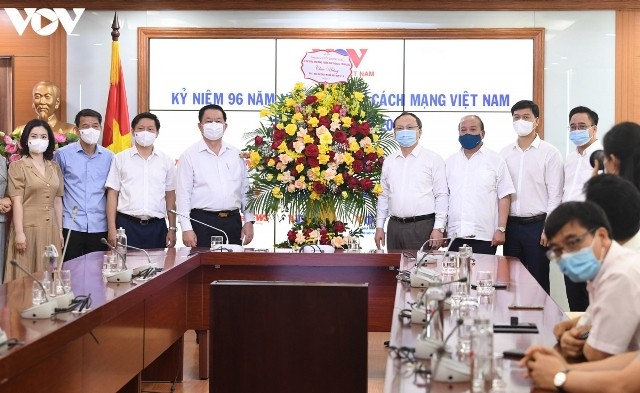 Trưởng ban Tuyên giáo Trung ương thăm chúc mừng Đài Tiếng nói Việt Nam - ảnh 1