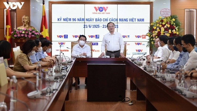 Trưởng ban Tuyên giáo Trung ương thăm chúc mừng Đài Tiếng nói Việt Nam - ảnh 2