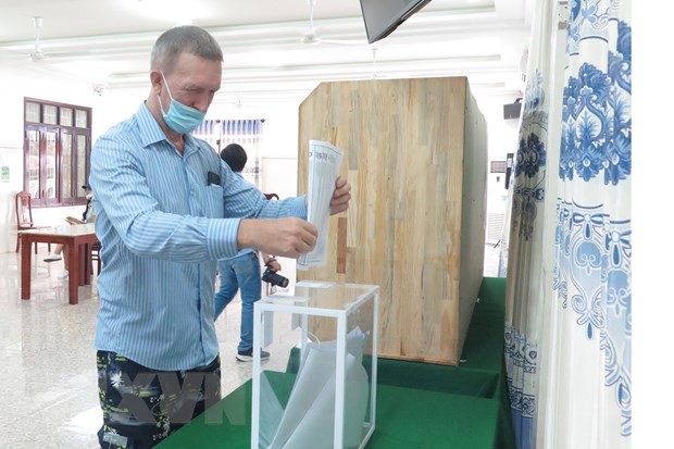 Tạo điều kiện cho công dân Nga đang ở Khánh Hòa tham gia bầu cử đại biểu Duma Quốc gia Nga trong bối cảnh dịch COVID-19 - ảnh 1