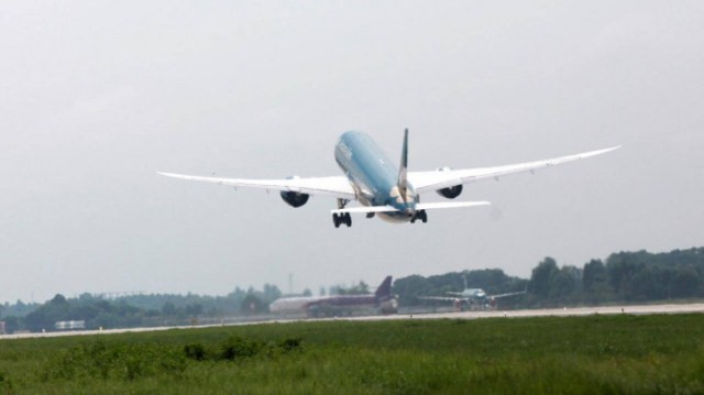 Đưa đường băng 1B sân bay quốc tế Nội Bài vào khai thác - ảnh 1