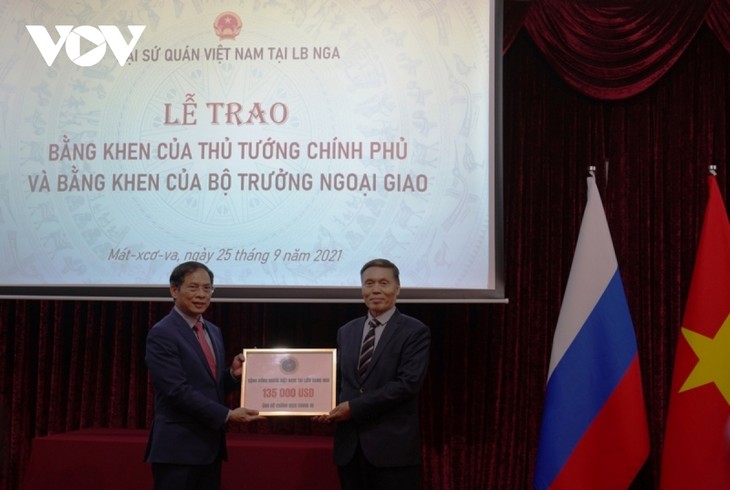 Bộ trưởng Ngoại giao Bùi Thanh Sơn gặp gỡ đại diện cộng đồng người Việt Nam tại Nga - ảnh 6