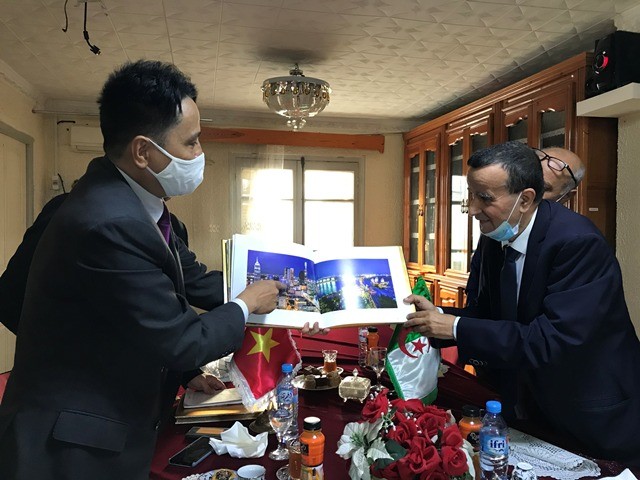 Đại sứ quán Việt Nam tại Algieria thúc đẩy hợp tác kinh tế, thương mại tại tỉnh Constantine - ảnh 4