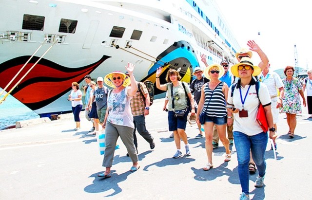 Lượng khách quốc tế tăng nhanh sau hơn 1 tháng Việt Nam mở cửa du lịch - ảnh 1