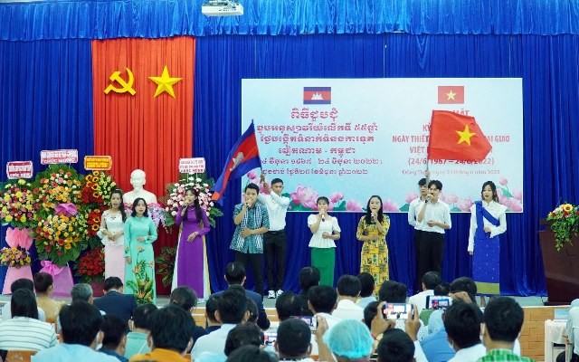 Tỉnh Đồng Tháp tổ chức họp mặt kỷ niệm 55 năm Ngày thiết lập quan hệ ngoại giao Việt Nam - Campuchia - ảnh 1