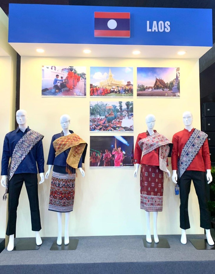 Triển lãm trang phục truyền thống các nước ASEAN - ảnh 3