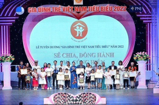 Tuyên dương gia đình trẻ Việt Nam tiêu biểu 2022 - ảnh 1