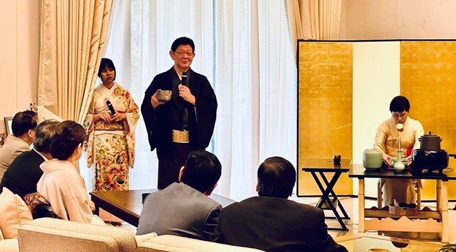 Giao lưu trà đạo kỷ niệm 50 năm thiết lập quan hệ ngoại giao Việt Nam - Nhật Bản - ảnh 1