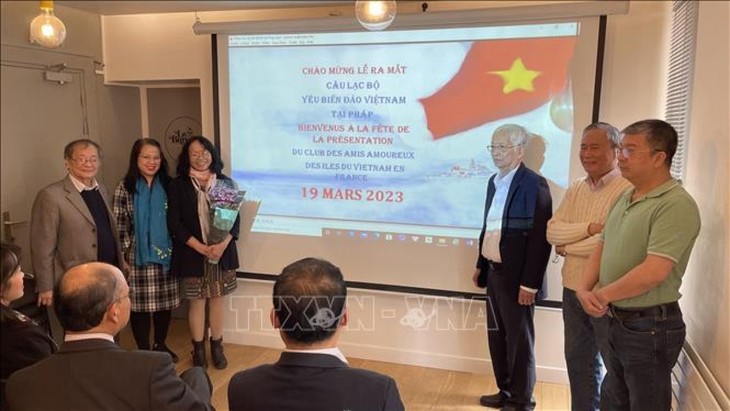 Ra mắt Câu lạc bộ yêu biển đảo Việt Nam tại Pháp - ảnh 1