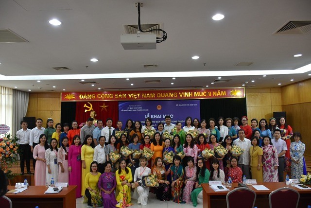 Khai mạc khóa tập huấn giảng dạy tiếng Việt cho giáo viên NVNONN năm 2023 - ảnh 3