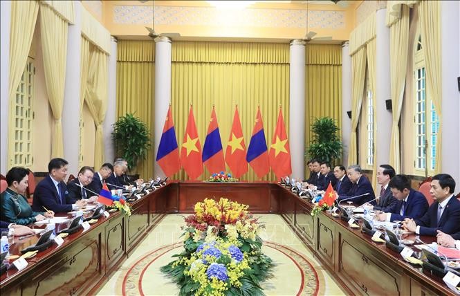 Chủ tịch nước Võ Văn Thưởng đón và hội đàm với Tổng thống Mông Cổ - ảnh 2