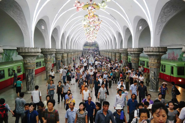 Đẹp sững sờ ga điện ngầm Bình Nhưỡng, Triều Tiên - ảnh 5