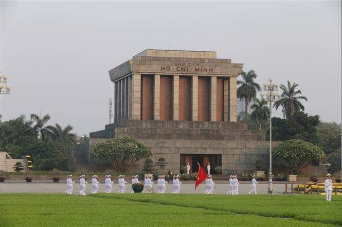 Lãnh đạo Đảng, Nhà nước và nhân dân tưởng nhớ Chủ tịch Hồ Chí Minh - ảnh 1