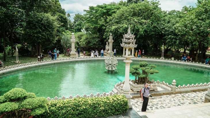 Chùa Việt vào top 10 ngôi chùa đẹp nhất thế giới: Chùa Bửu Long thêm hút khách - ảnh 12