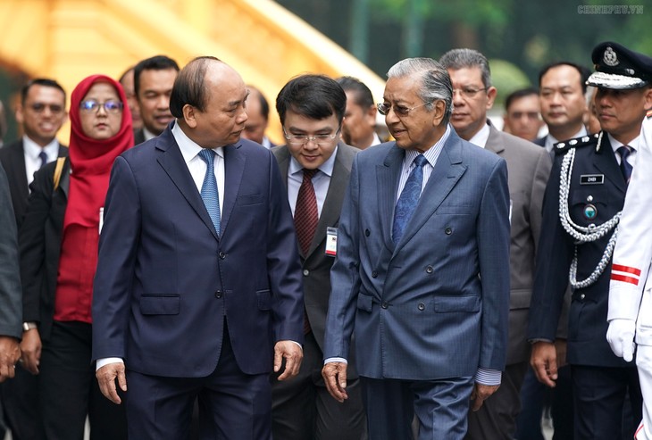 Thủ tướng Nguyễn Xuân Phúc đón, hội đàm với Thủ tướng Malaysia - ảnh 4