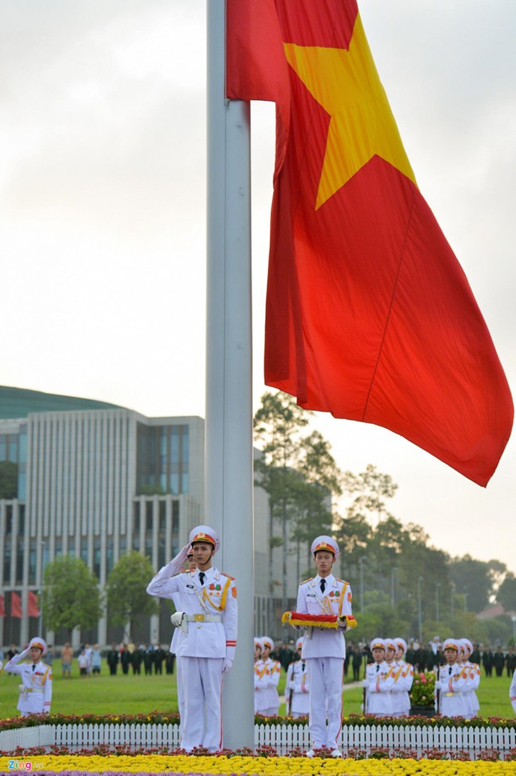 Nghi lễ thượng cờ ngày Quốc khánh 2/9 ở Lăng Chủ tịch Hồ Chí Minh - ảnh 6