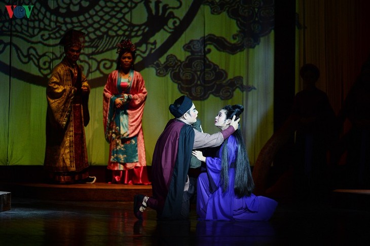 Nhà hát Lớn Hà Nội chật kín khán giả xem “Ngàn năm mây trắng“ - ảnh 8