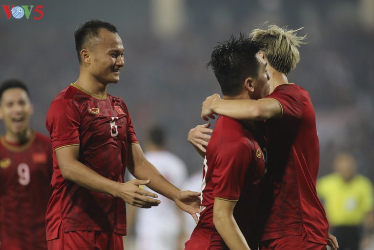 TRỰC TIẾP ĐT Việt Nam 1 - 0 UAE: Tiến Linh xuất thần lập siêu phẩm - ảnh 1