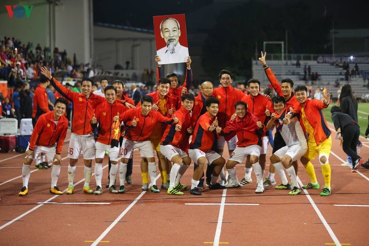 Cận cảnh: U22 Việt Nam ăn mừng cảm xúc sau khi giành HCV SEA Games 30 - ảnh 11