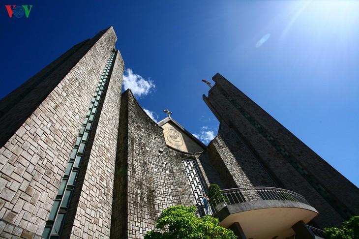 Nhà thờ Phủ Cam – dấu ấn kiến trúc hiện đại ở thành phố Huế - ảnh 3
