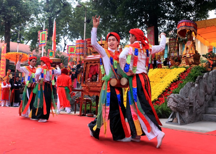 Độc đáo điệu múa của lễ hội làng Triều Khúc - con đĩ đánh bồng - ảnh 6