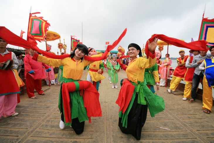 Độc đáo điệu múa của lễ hội làng Triều Khúc - con đĩ đánh bồng - ảnh 10