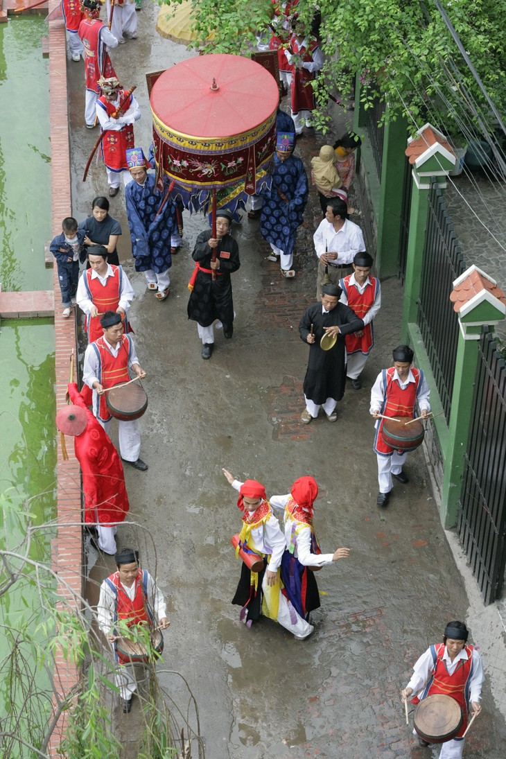 Độc đáo điệu múa của lễ hội làng Triều Khúc - con đĩ đánh bồng - ảnh 3