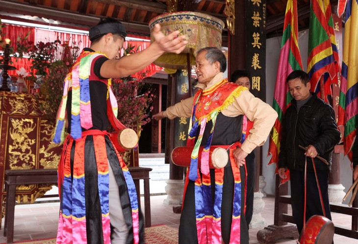 Độc đáo điệu múa của lễ hội làng Triều Khúc - con đĩ đánh bồng - ảnh 8