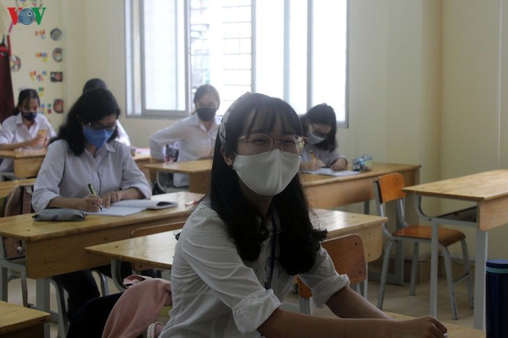 Học sinh Hà Nội hào hứng đến trường sau nhiều tháng nghỉ tránh dịch Covid-19 - ảnh 7