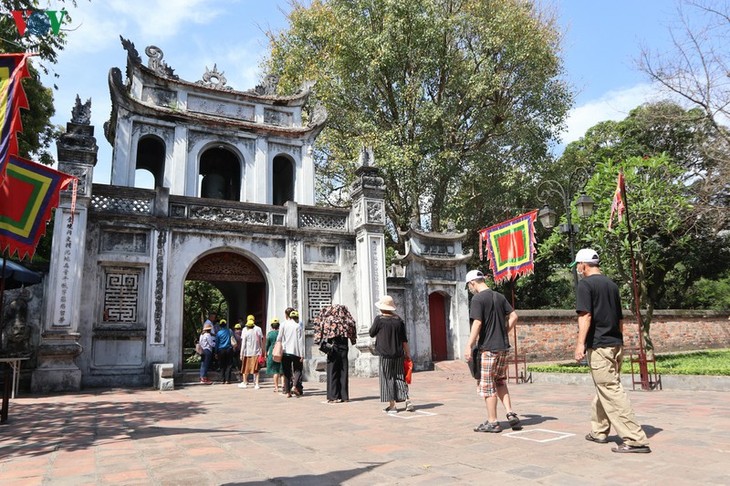 Các di tích ở Hà Nội trong ngày đầu ngày mở cửa trở lại - ảnh 5