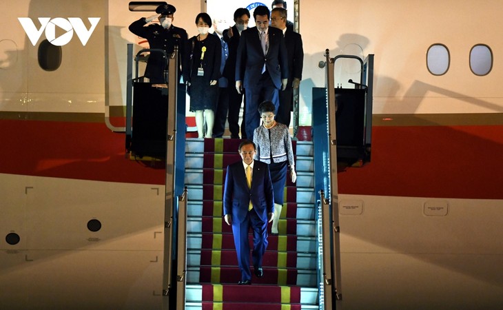 Hình ảnh Thủ tướng Suga Yoshihide và đoàn cấp cao Nhật Bản đến Nội Bài - ảnh 11