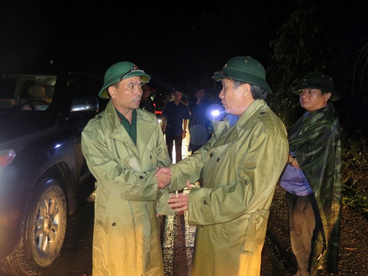 Hơn 800 cán bộ chiến sĩ tích cực mở đường vào hiện trường vụ tai nạn tại Quảng Trị - ảnh 6