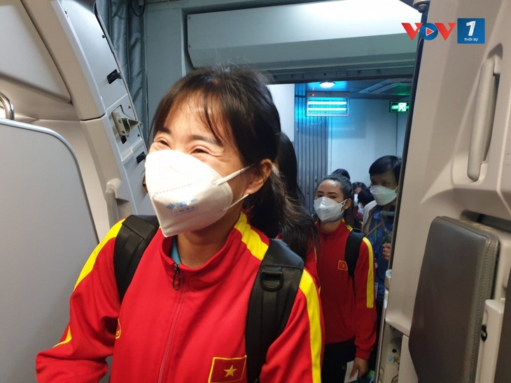 ĐT nữ Việt Nam lên đường về nước sau chiến tích giành vé dự World Cup - ảnh 4